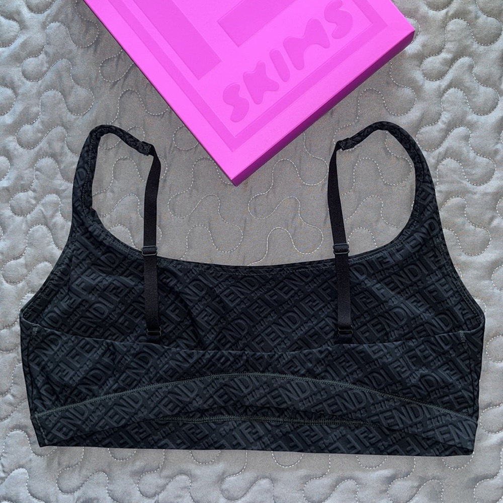 FENDI x SKIMS 🖤 capsule collection LIMITED EDITION ONE Bralette in Black 🖤 - Picture 6 of 11